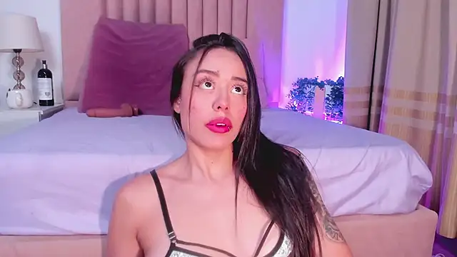 NoraDasilva online show from 01/12/25, 04:00