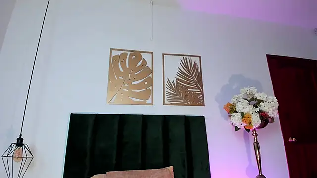 NoraDasilva online show from 02/11/25, 12:49