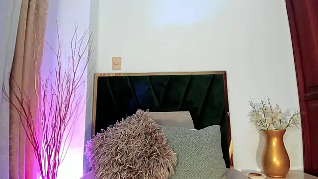 NoraDasilva online show from 03/18/25, 07:53