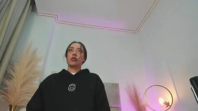 NoraDasilva online show from 10/04/25, 12:25