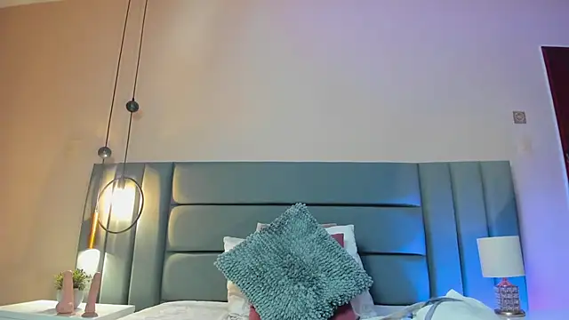 NoraDasilva online show from 10/16/25, 12:22