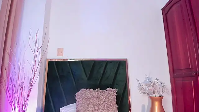 NoraDasilva online show from 11/11/25, 01:05