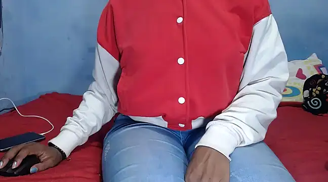 Snapshot of ebony_cristal1 chatting on 02/14/25, 10:28 ebony cristal1 online show from 02/14/25, 10:28