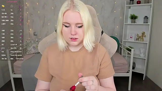 art lovee online show from 02/26/25, 08:37