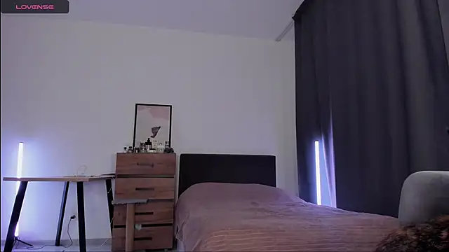 Snapshot of Alice_Dias chatting on 12/22/24, 04:06 Alice Dias online show from 12/22/24, 04:06