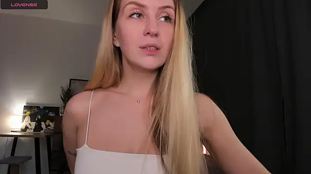 Snapshot of Alice_Dias chatting on 02/28/25, 01:58 Alice Dias online show from 02/28/25, 01:58