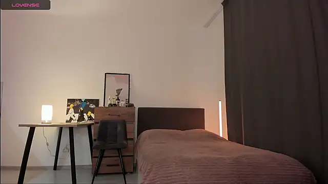 Snapshot of Alice_Dias chatting on 09/27/25, 02:22 Alice Dias online show from 09/27/25, 02:22