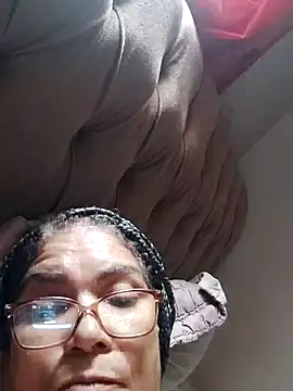 Snapshot of Delicy1 chatting on 02/09/25, 02:40 Delicy1 online show from 02/09/25, 02:40