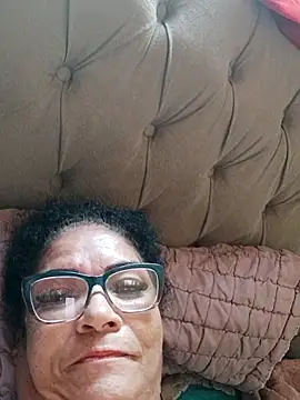 Snapshot of Delicy1 chatting on 12/21/25, 12:23 Delicy1 online show from 12/21/25, 12:23