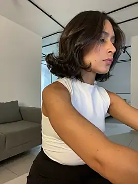 Snapshot of AnaRoxane_ chatting on 02/15/25, 04:58 AnaRoxane online show from 02/15/25, 04:58