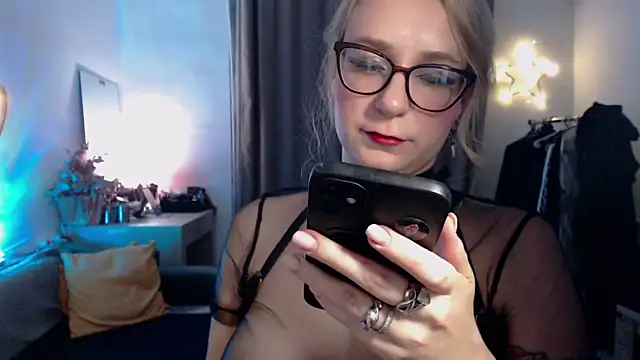 welliza online show from 10/04/25, 11:03