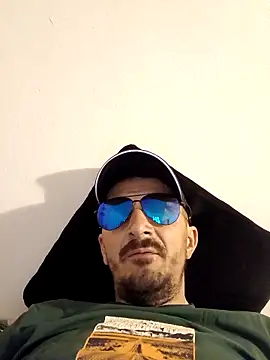 Adriandan1982 online show from 04/15/26, 06:15