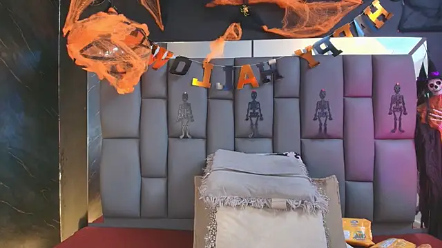  MiaBrown  online show from 10/22/25, 12:05