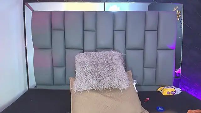  MiaBrown  online show from 11/18/25, 12:09