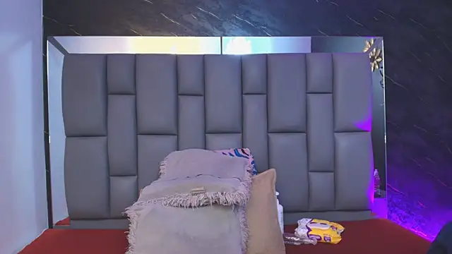  MiaBrown  online show from 11/21/25, 12:04