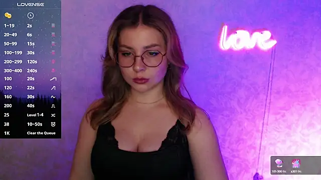 Snapshot of Leah_Reed chatting on 02/24/25, 01:42 Leah Reed online show from 02/24/25, 01:42
