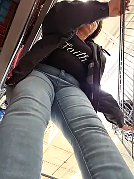 Snapshot of angelbaby1998 chatting on 03/20/25, 04:09 angelbaby1998 online show from 03/20/25, 04:09