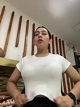 Snapshot of Nicollemays chatting on 02/21/25, 12:06 Nicollemays online show from 02/21/25, 12:06