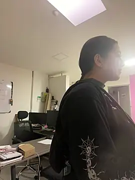 Snapshot of Nicollemays chatting on 02/24/25, 12:05 Nicollemays online show from 02/24/25, 12:05