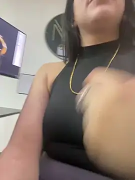 Snapshot of Nicollemays chatting on 03/10/25, 12:04 Nicollemays online show from 03/10/25, 12:04