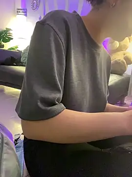 Snapshot of Nicollemays chatting on 03/11/25, 12:06 Nicollemays online show from 03/11/25, 12:06