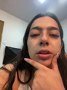 Snapshot of Nicollemays chatting on 03/22/25, 12:14 Nicollemays online show from 03/22/25, 12:14