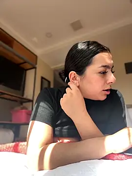 Snapshot of Nicollemays chatting on 11/07/25, 02:28 Nicollemays online show from 11/07/25, 02:28