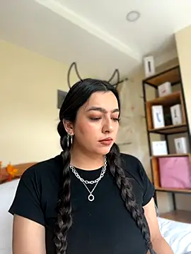 Snapshot of Nicollemays chatting on 11/10/25, 03:22 Nicollemays online show from 11/10/25, 03:22