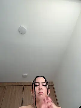 Snapshot of Nicollemays chatting on 03/16/26, 02:21 Nicollemays online show from 03/16/26, 02:21