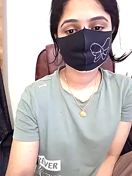 Snapshot of Suvosri chatting on 12/23/25, 04:32 Suvosri online show from 12/23/25, 04:32