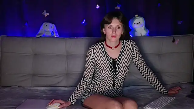 intolerable girl online show from 11/17/25, 08:31