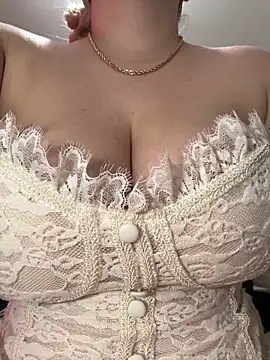 Snapshot of Celestedubois chatting on 02/04/26, 08:36 Celestedubois online show from 02/04/26, 08:36