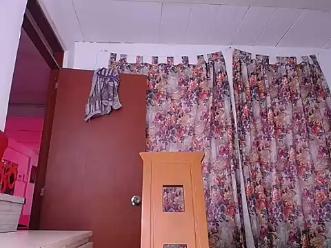 yselahot online show from 02/10/25, 03:32