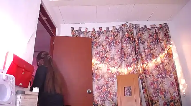 yselahot online show from 02/17/25, 04:59