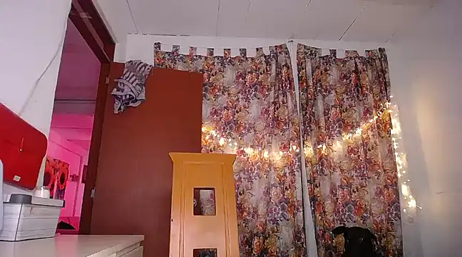 yselahot online show from 02/19/25, 03:05