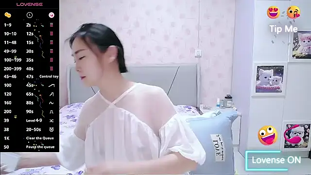 Snapshot of Elvira_baby chatting on 05/18/26, 02:51 Elvira baby online show from 05/18/26, 02:51