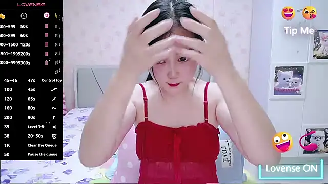 Snapshot of Elvira_baby chatting on 06/05/26, 02:40 Elvira baby online show from 06/05/26, 02:40