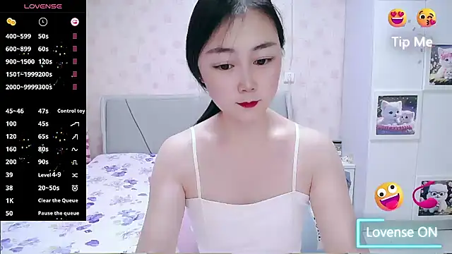 Snapshot of Elvira_baby chatting on 06/08/26, 02:45 Elvira baby online show from 06/08/26, 02:45
