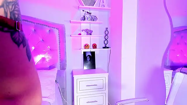 CamileHolmes online show from 12/02/24, 07:47