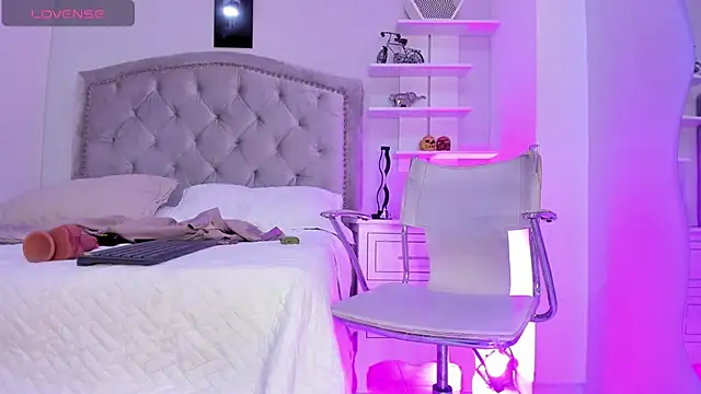 CamileHolmes online show from 01/02/25, 07:44