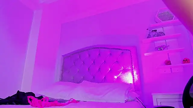 CamileHolmes online show from 01/18/25, 08:20