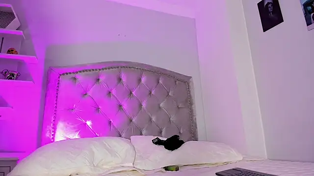 CamileHolmes online show from 01/28/25, 07:53