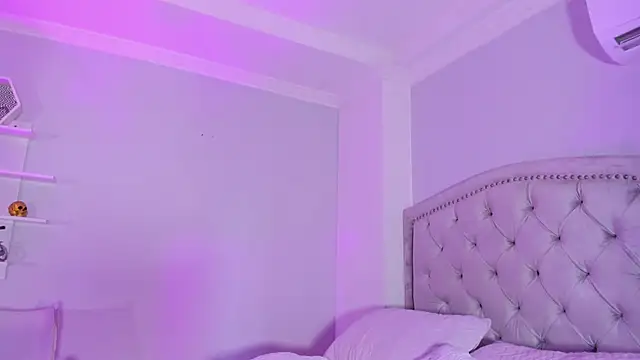 CamileHolmes online show from 03/04/25, 08:24