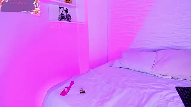 CamileHolmes online show from 10/18/25, 06:16