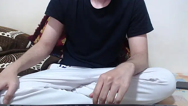 Snapshot of Alexdelarge323 chatting on 04/27/26, 02:37 Alexdelarge323 online show from 04/27/26, 02:37