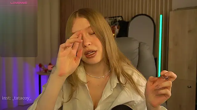 Snapshot of TataCoy chatting on 03/05/25, 05:29 TataCoy online show from 03/05/25, 05:29