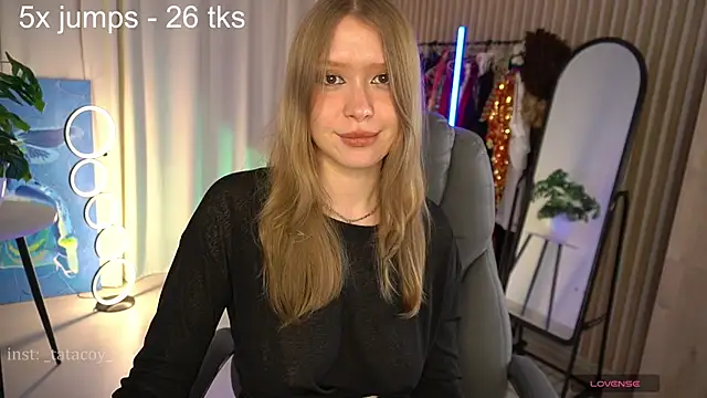 Snapshot of TataCoy chatting on 03/13/25, 11:08 TataCoy online show from 03/13/25, 11:08