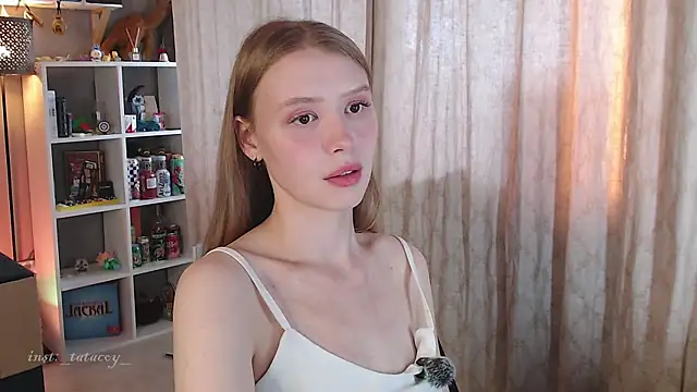 Snapshot of TataCoy chatting on 09/09/25, 12:05 TataCoy online show from 09/09/25, 12:05