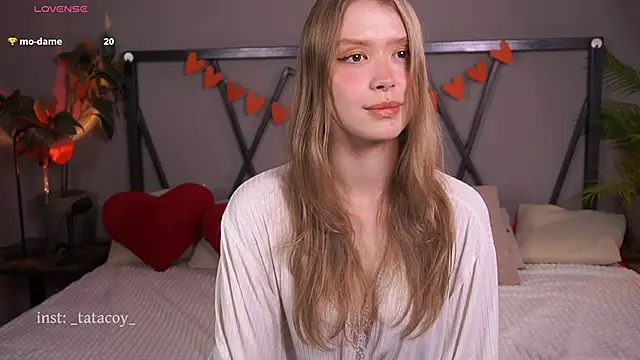 Snapshot of TataCoy chatting on 09/24/25, 01:47 TataCoy online show from 09/24/25, 01:47