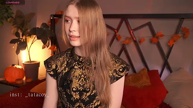 Snapshot of TataCoy chatting on 11/11/25, 12:05 TataCoy online show from 11/11/25, 12:05